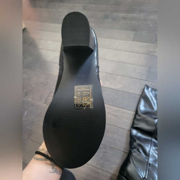 Boots - Picture 3 of 3